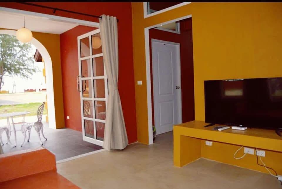 เวิร์ล แคท โฮเทล แอนด์ รีสอร์ท (World Cat Hotel & Resort)