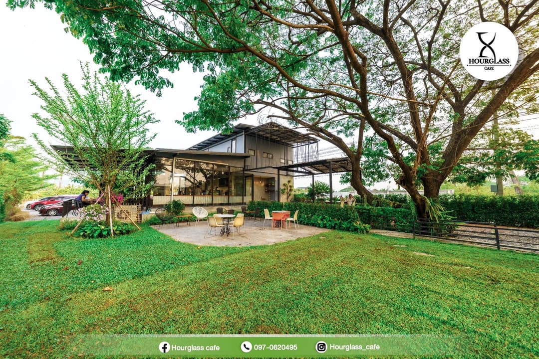 อาวเออร์กลาส คาเฟ่ (Hourglass cafe)
