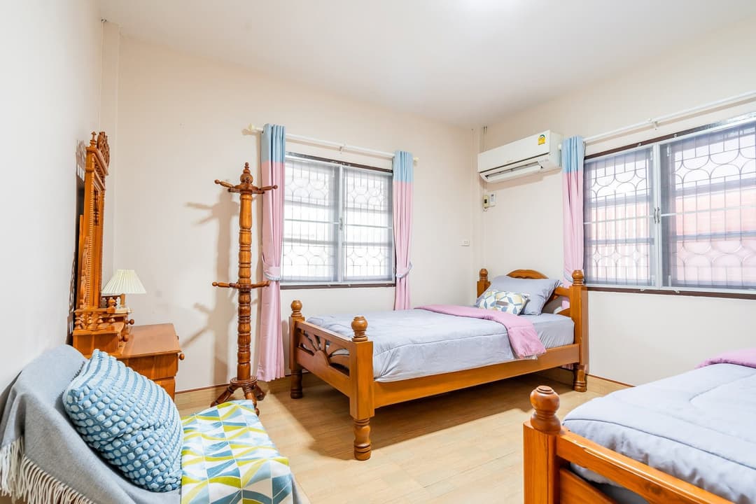 บางสะพานพาราไดซ์ บลูเฮาส์ (Bangsaphan Paradise Blue House)
