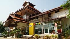 เรือนดอกแก้วรีสอร์ท (Ruan Dok Kaew Resort)