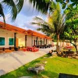 ปูม้ารีสอร์ท หาดเจ้าหลาว (Pooma Resort)