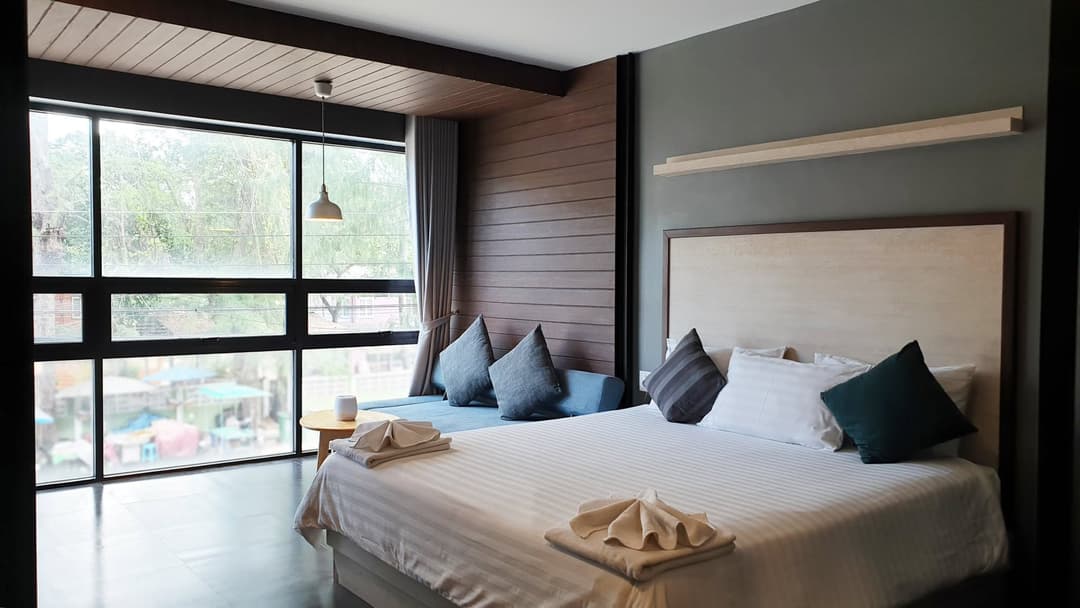 โรงแรมบลูมูน ชะอำ (Bluemoon Hotel Cha-am)