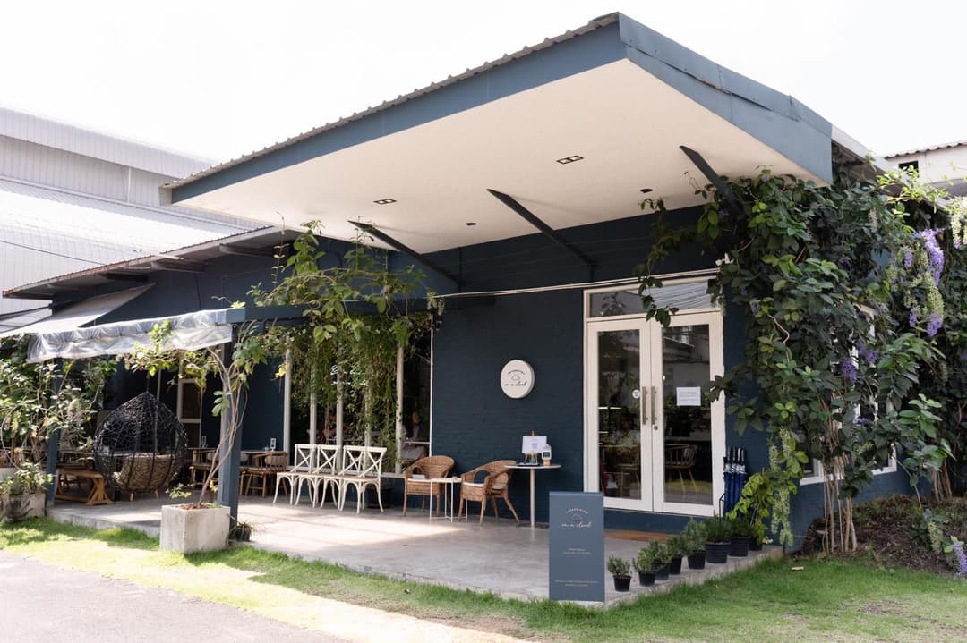 ออน อะ คลาวด์ คาเฟ่ (On A Cloud Cafe)