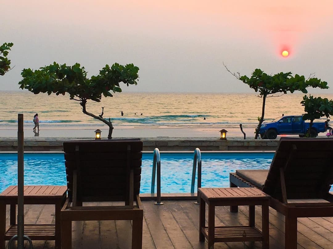 ฟ้าทะเล & บ้านนภารีสอร์ท (Fah Talay Resort)