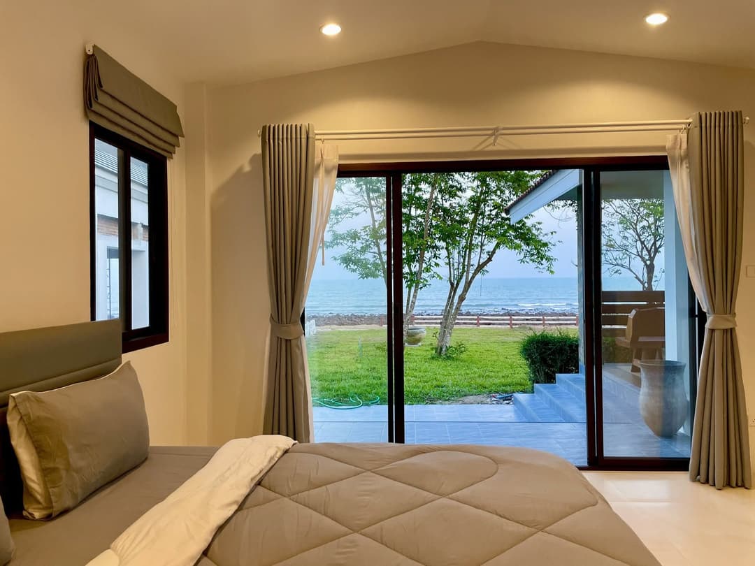 ร็อคกี้ พอยท์ รีสอร์ท (Rocky Point Resort)