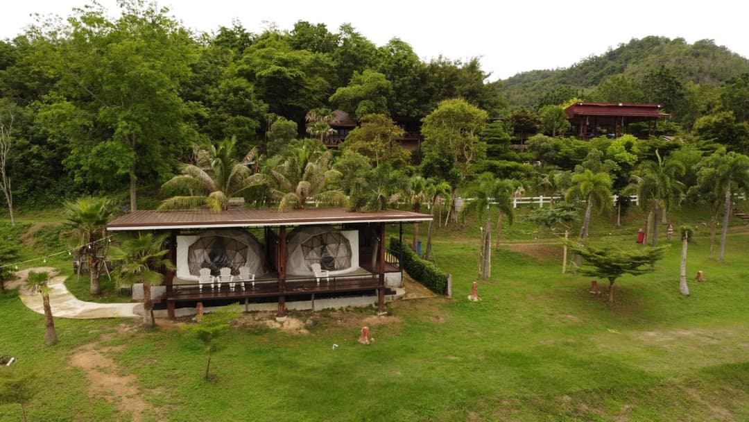 เรทวิวฟีชชิ่งแคมป์ (Lake view fishing camp)