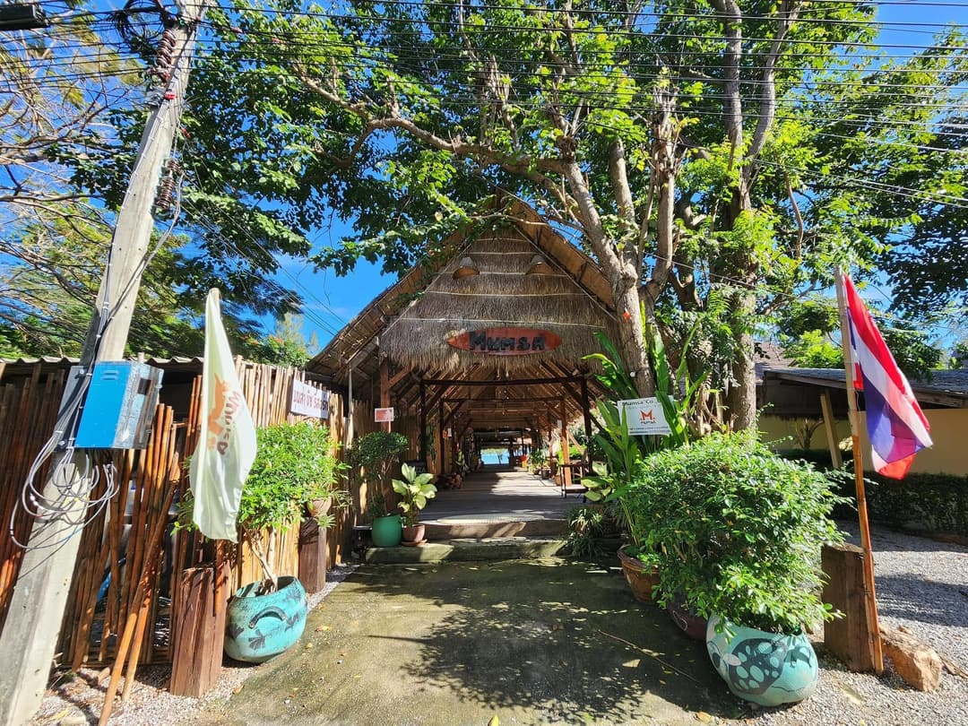 มัมซา บีช รีสอร์ท แอนด์ เรสเทอรองต์ (Mumsa Beach Resort & Restaurant)