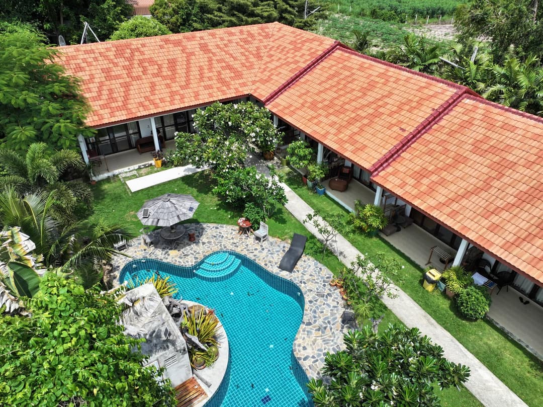 ทรีรูท รีทรีต (Tree Roots Retreat)