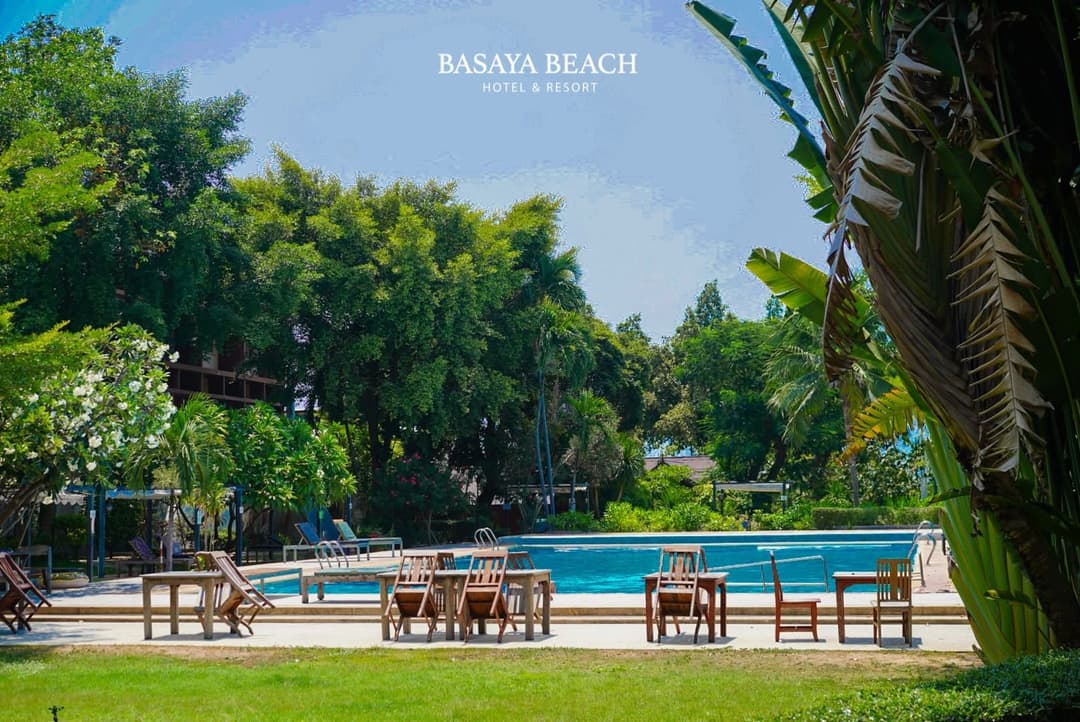 บาศญ่า บีช โฮเทล แอนด์ รีสอร์ท (Basaya Beach Hotel & Resort)
