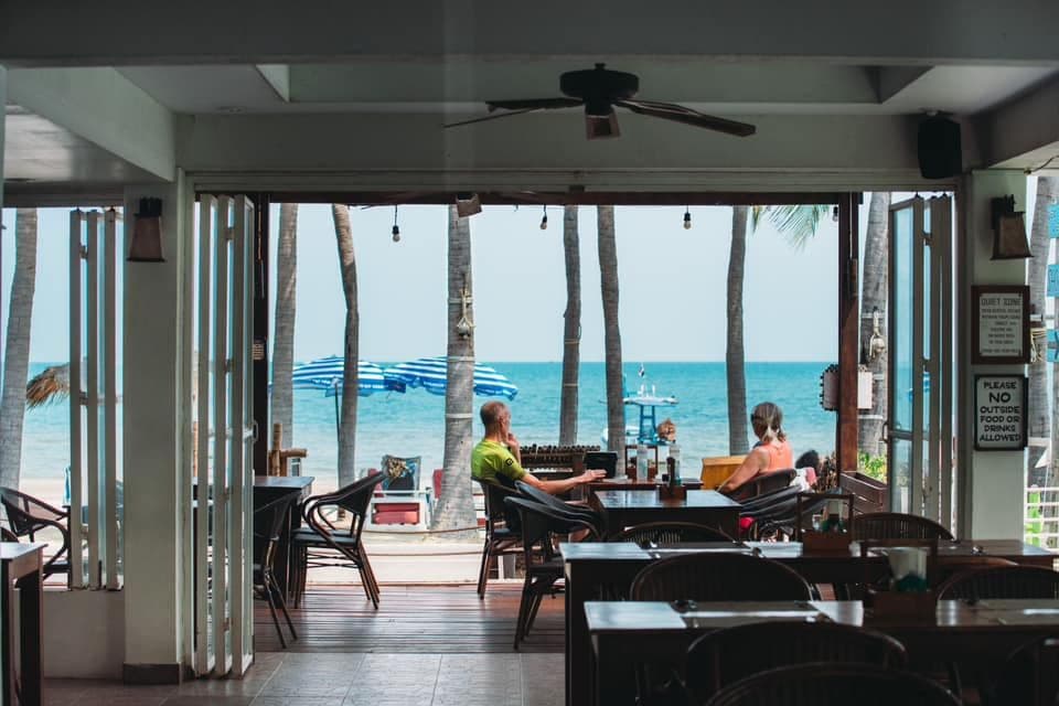 ดอลฟินเบย์ รีสอร์ต (Dolphin Bay Resort )