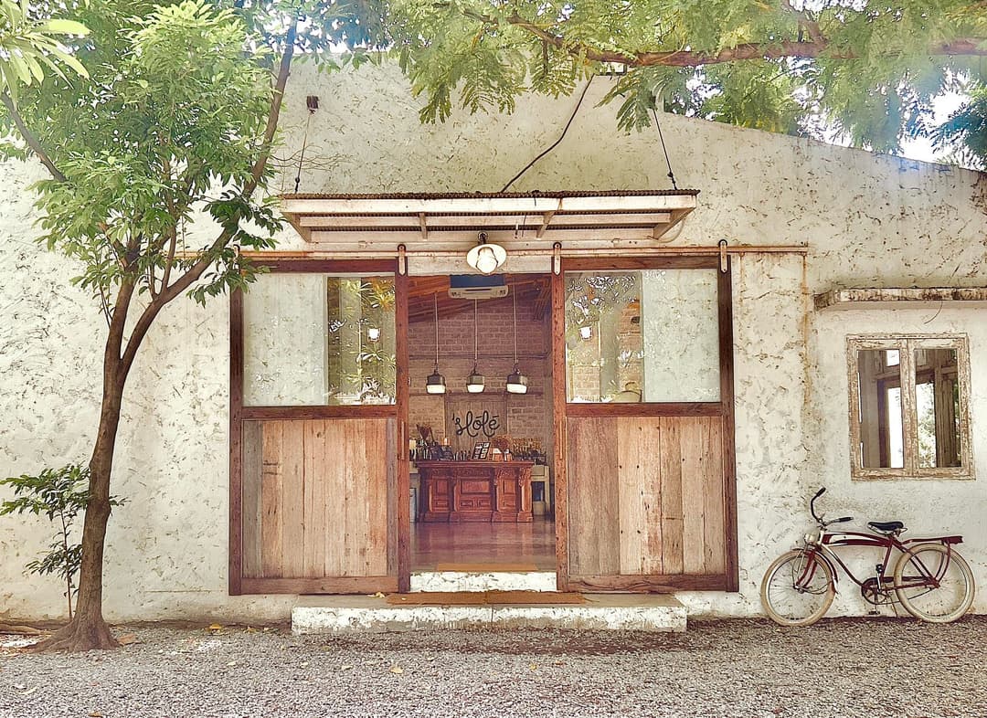 สโลเล คาเฟ่ แอนด์ การ์เดน (Slole Cafe & Garden)
