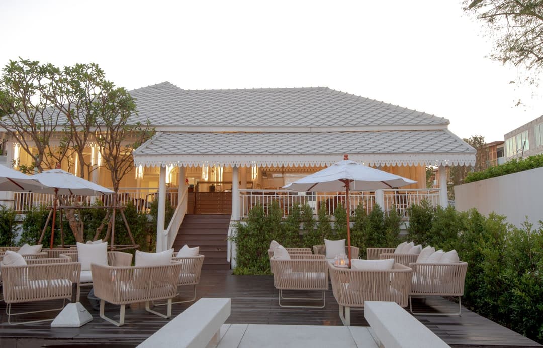 111 โซเชียล เฮาส์ (111 Social House)