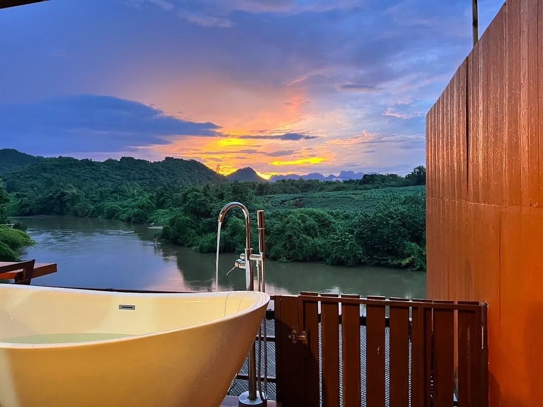 แควน้อยริเวอร์พาร์ค รีสอร์ท (Kwainoy riverpark Resort)