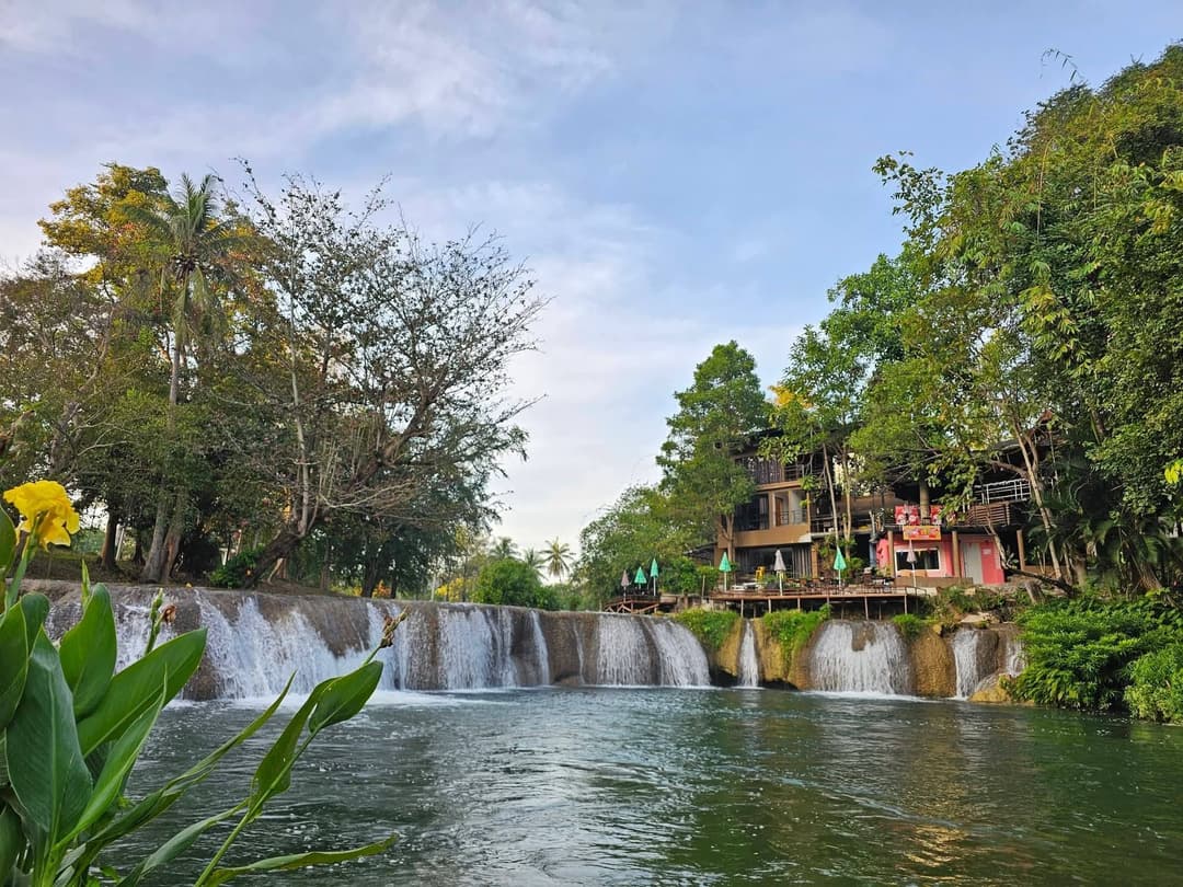 วอเตอร์ฟอลล์ เทอเรซ (Waterfall Terrace)