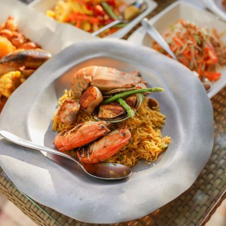 เซิร์ฟแอนด์เทิร์ฟ (SURF & TURF)