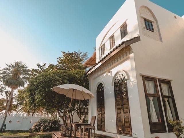 อัล เมดินา บีช เฮาส์ (Al Medina Beach House)