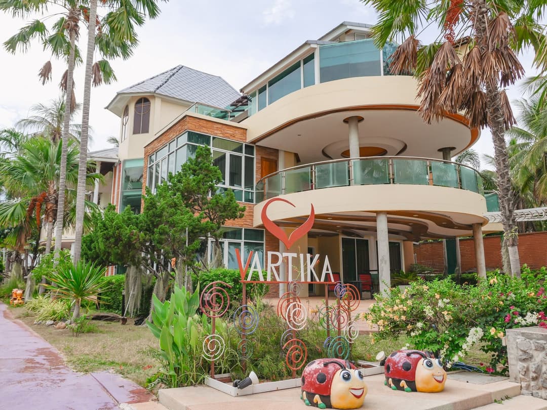 วาฏิกา รีโซวิลล่า กุยบุรี บีช รีสอร์ต แอนด์ วิลลา (Vartika Resovilla Kuiburi Beach Resort and Villas)