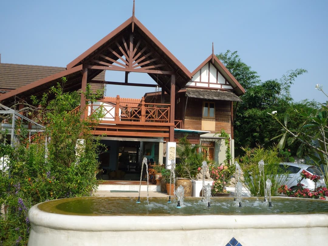 เรือนดอกแก้วรีสอร์ท (Ruan Dok Kaew Resort)